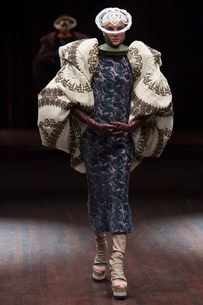 Look 29